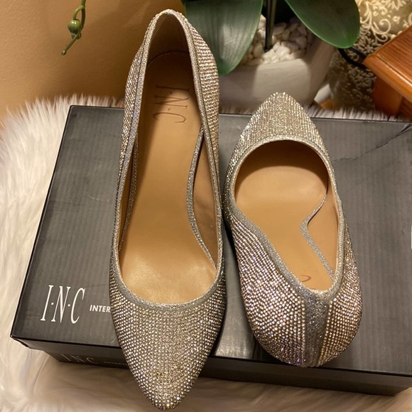 INC International Concepts Zitah Pumps Silver Crystal 7M - Picture 4 of 12
